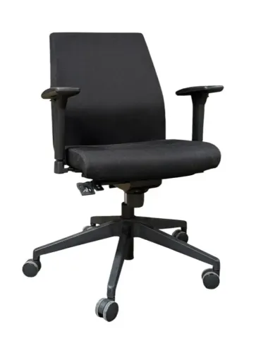 Begagnad kontorsstol Comfo One från Toplux i svart. Med justerbart ryggstöd armstöd. Mått: Höjd 97 cm x Bredd 70 cm x Djup 70 cm. Sitthöjd: 46-58 cm. 