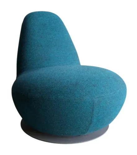 Begagnad fåtölj Oppo från Blå Station i turkos. Mått: Höjd 72 cm x Bredd 67 cm x Djup 95 cm. 