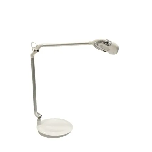 Begagnad skrivbordslampa Element 790 från Humanscale i vit. Mått: Höjd 75 cm x Bredd 20 cm x Djup 20 cm.  