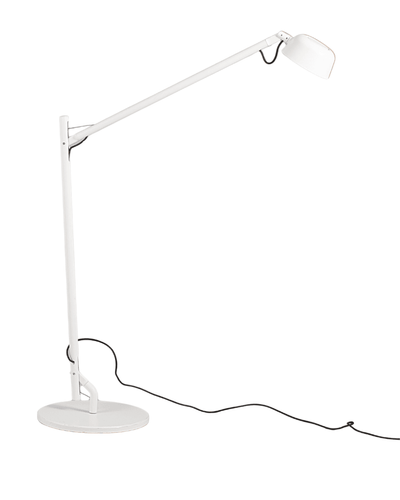 Begagnad skrivbordslampa från Wästberg modell w154 Pal i vit färg. Mått: Höjd: 50-78 cm, Fotdiameter: 18 cm, Lamphuvud: 8 cm. 