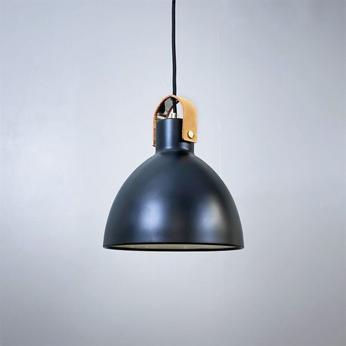 Markslöjd Eagle begagnad taklampa svart diam 240 mm med dekorativ detalj i läder 