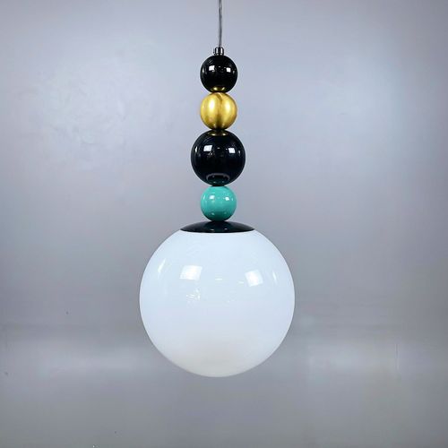 Begagnad taklampa RGB från Zero. Med bollar i turkos, svart och guld och en kupa i vitt. Mått: diameter 25 cm och höjd 50 cm. 