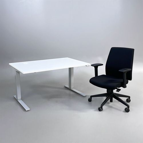 Skrivbord med kontorsstol