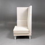 Begagnad fåtölj med hög rygg Smallroom från Offecct i beige tyg och vita ben. Mått: Bredd 71 cm x Djup 73 cm x Höjd 134 cm. 