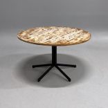 Begagnat runt cafébord Madison från Johanson Design. Brun träskiva med ett svart underrede. Mått: Diameter 120 cm och höjd 72 cm. 