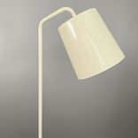 Begagnad golvlampa från Zero, modell Hide i vit färg med diameter på 30 cm och höjd på 186.5 cm.  