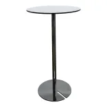 Begagnat ståbord från Skandiform med vit rund laminatskiva och svart kantlist samt stabil bas i krom. Mått höjd 110 cm och diameter på skivan är 65 cm. 