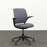 Begagnad kontorsstol Cobi från Steelcase. Mått: sitthöjd 39,5–52 cm. 