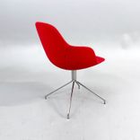 Begagnad konferensstol Palma från Offecct i rött med underrede i krom. Mått: Bredd 60 cm, Djup 64 cm, Höjd 81 cm, Sitthöjd 45 cm. 