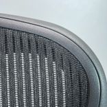 Begagnad kontorsstol Aeron B från Herman Miller i svart. Mått: sitthöjd 40–55,2 cm 