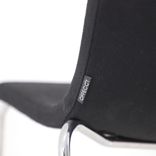 Begagnad konferensstol Bond från Offecct i svart, kromat stålunderrede. Mått: Mått: Längd: 40 cm, Bredd: 45 cm, Höjd: 77 cm, Sitthöjd: 44 cm. 