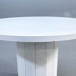 Begagnat soffbord Cap från Karl Andersson & Söner i vitt. Mått: Diameter 70 cm, och höjd 54.5 cm. 