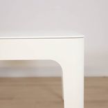 Begagnat konferensbord Ava från Materia i vitt. Mått: bredd 140 cm, djup 140 cm och höjd 74 cm. 