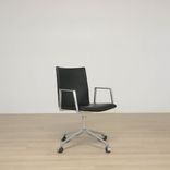 Lammhults Archal begagnad konferensstol på hjul i svart läder och stativ i aluminium