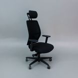 Begagnad kontorsstol Soul från Savo med ryggstöd i mesh, tygklädd sits. Mått: sitthöjd 40–52 cm.