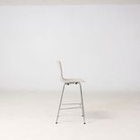Begagnad ljusbeige barstol HAL RE från Vitra. Mått: Sitthöjd: 66 cm , Höjd: 101 cm , Sittbredd: 47 cm, Sittdjup: 39 cm. 