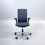 Begagnad kontorsstol Futu från HÅG med grå tygklädsel, aluminiumunderrede. Mått: Sitthöjd 40–55 cm. 