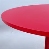 Begagnat runt barbord Madison från Johanson Design i rött. Mått: diameter 70 cm, höjd 110 cm. 