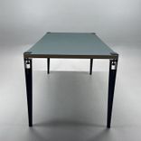 Begagnat konferensbord från Tiptoe med grön linoleumsskiva, svarta avtagbara ben. Mått: Bredd 160 cm, djup 80 cm, höjd 75 cm. 