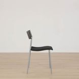 Begagnad konferensstol Campus från Lammhults i svart. Mått: bredd 47 cm, höjd 76 cm, sitthöjd 45 cm och djup 49 cm. 