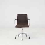 Begagnad konferensstol Atlas från Lammhults i brunt med kromad stålram. Mått: Höjd 50 cm, sittdjup 46 cm, sittbredd 42 cm. 