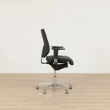 Begagnad kontorsstol Sign från Officeline i svart. Mått: ryggbredd 45 cm, rygghöjd 55 cm, sitthöjd 46 - 62 cm. 
