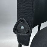 Begagnad kontorsstol Motto från Profim i svart textil, med nackstöd. Justerbar sitthöjd på 43–56 cm. 