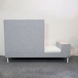 Begagnad soffa med hög rygg Smallroom Plus från Offecct i grått. Mått: Bredd 200,5 cm, djup 72 cm, höjd 134 cm, sitthöjd 440 cm. 