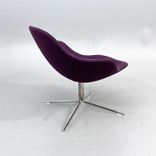 Begagnad fåtölj Palma från Offecct i lila tyg och kromat stativ. Mått: Bredd 82 cm, Djup 81 cm, Höjd 78 cm. 