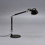Begagnad skrivbordslampa Tolomeo Micro från Artemide i svart. Mått: Bredd 45–69 cm, höjd 37–73 cm. 