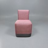 Begagnad stol med hjul Season från Viccarbe. Helklädd sits och rygg i mörkrosa. Med dolda hjul. Mått: bredd 52,5 cm, djup 56 cm, höjd 80 cm. 