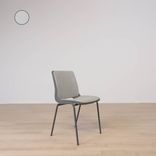 Begagnad Konferensstol från Profim, modell Ana 4340SR. Klädd i ljusgrått tyg med mörkgrå ben. Mått Höjd: 82 cm, Sitthöjd: 47 cm, Rygghöjd: 43 cm, Sittbredd: 43 cm, Ryggbredd: 41 cm, Sittdjup: 40 cm
