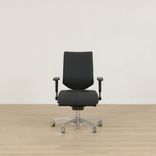 Begagnad kontorsstol Sign från Officeline i svart. Mått: ryggbredd 45 cm, rygghöjd 55 cm, sitthöjd 46 - 62 cm. 