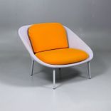 Begagnad fåtölj Netframe från Offecct i orange/grå färg. Mått bredd: 98 cm, djup: 83 cm och höjd: 74 cm, sitthöjd 40 cm. 