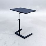 Begagnat laptopbord Nes från Vitra i svart. Mått: Bredd 50 cm, Djup 35 cm, Höjd justerbar från 57 till 77 cm.  