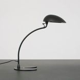 Begagnad svart skrivbordslampa Rabbit från Glamox Luxo. Mått: Höjd: 40 cm Lamphuvud: 18x13,5 cm. 
