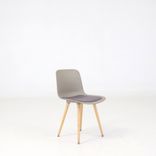 Begagnad konferensstol Grade från Lammhults. Höjd 79 cm, sitthöjd 47 cm, sittbredd 45 cm och sittdjup 40 cm. 