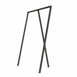 Begagnad Klädhängare från Hay, modell Loop. På tre ben i svart pulverlackerat stål.  Mått höjd 150 cm, bredd 130 cm, djup 65 cm.  
