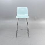 Begagnad barstol Pato från Fredericia i ljusgrönt med kromat underrede. Mått: Bredd 46 cm, djup 50 cm, höjd 109 cm och sitthöjd 77 cm. 