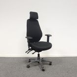 Begagnad kontorsstol Optimum Z i svart tyg från Toplux. Med armstöd och nackstöd. Mått: Sitthöjd 46–59 cm. 