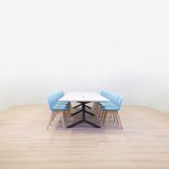 Begagnat konferensbord Funk från Lammhults i vitt med kabelbox och eluttag. Mått: Längd: 420 cm, Bredd: 120 cm, Höjd: 73 cm. 
