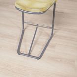 Begagnad Barstol från Lammhults, modell Add. Med gul sits. Mått: Höjd: 61-68 cm, Bredd: 27-38 cm, Djup: 38 cm.