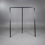 Begagnad klädhängare från HAY i Loop Stand Wardrobe. Tillverkad i svartlackad stål. Mått bredd 130 cm, djup 60 cm och höjd på 150 cm. 