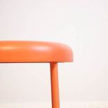 Begagnad pall Chord från Mitab i orange färg. Mått: Total höjd: 46 cm Diameter: 36 cm. 