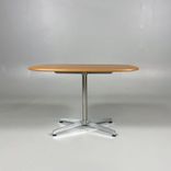 Begagnat soffbord från Lammhults modell Cooper. Bordsskivan av valnöt med stativ i krom. Mått: Bredd 80 cm, djupet 70 cm, höjd 52 cm.
