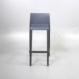 Begagnad barstol från Pedrali, modell Volt. Tillverkad i grått slitstarkt polypropen, med fotstöd.  Mått: Bredd 47 cm, Djup 48 cm, Höjd 100 cm, Sitthöjd 76 cm. 