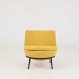 Begagnad gul fåtölj Pod Lowback från Jonas Ihreborn. Mått: Sitthöjd 44 cm, höjd 75 cm, sittbredd 68 cm och sittdjup 50 cm.