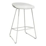 Begagnad barstol, modell About a Stool 38. I vit. Mått: sitthöjd 66 cm, höjd 77 cm, bredd 47 cm, Djup 45 cm. 