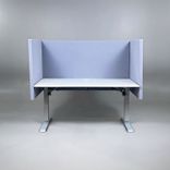 Begagnade bordsskärmar grupp Dezibel från Zilenzio. En långsida, två kortsidor i gråblått tyg. Mått: Bredd 140 cm / 80 cm, Djup 30 cm, Höjd 80 cm. 