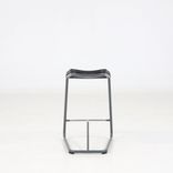 Begagnad barstol Add från Lammhults i svart. Mått: bordshöjd 90 cm. Höjd 67 cm, bredd 36 cm och djup 36 cm. 
